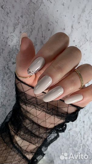 Маникюр в салоне