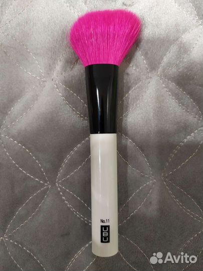 Кисть для румян бренда Berry Blush