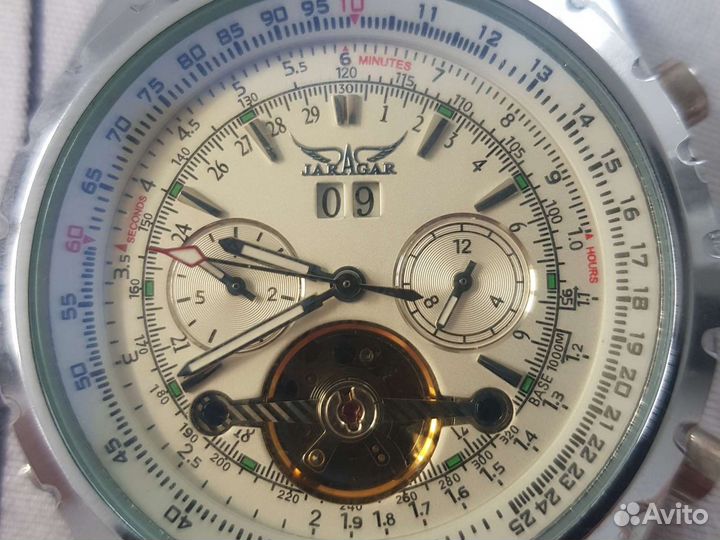 Брейтлинг. Сапфир очень красив