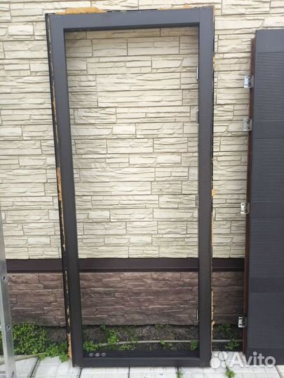 Входная металлическая дверь бу 205 86