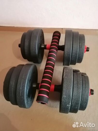 Гантели по 10кг собираются в штангу