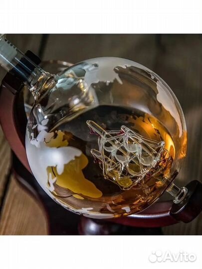 Графин декантер глобус с кораблем внутри