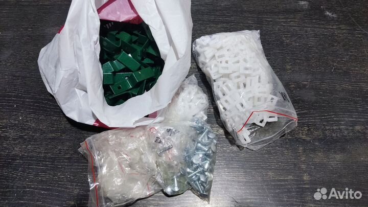 Крепеж для евроштакетника, забора