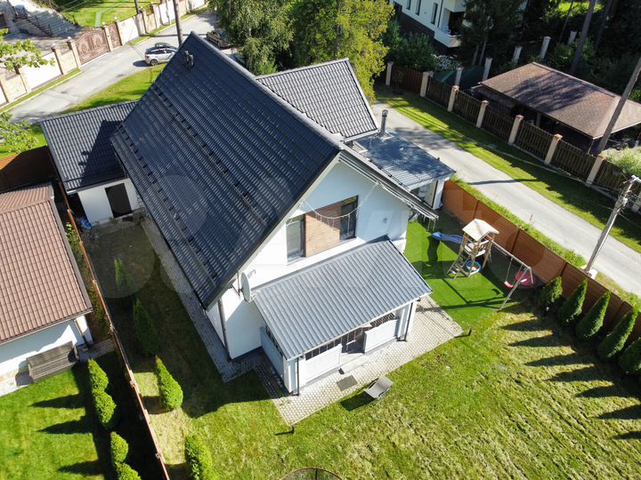 Дом 193,4 м² на участке 8,5 сот.