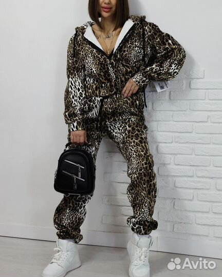 Костюм спортивный