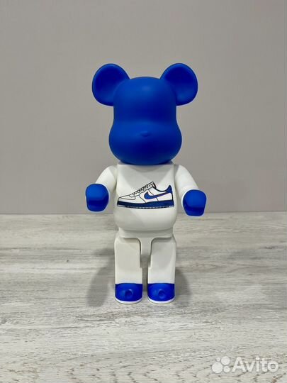 Медведь bearbrick nike 28 см