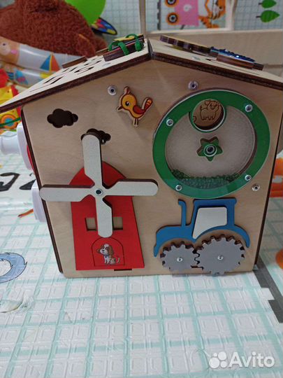 Бизиборд домик