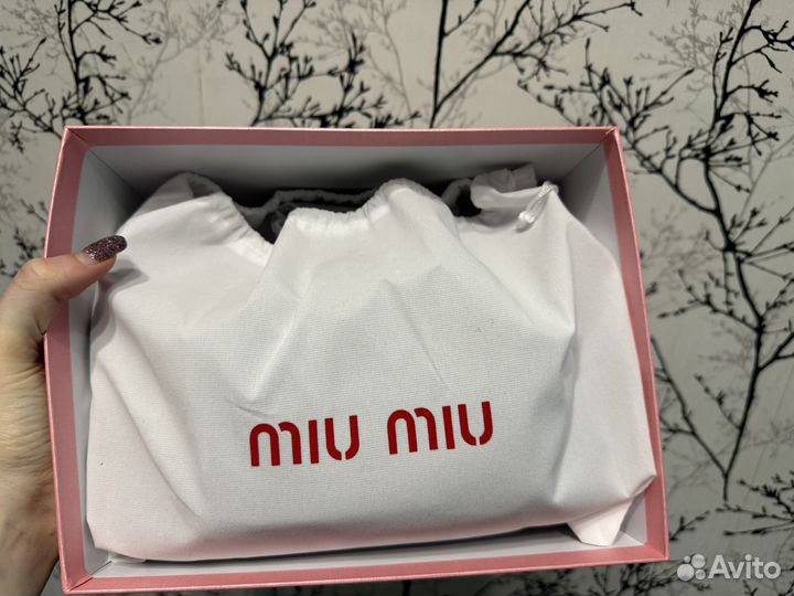 Коричневая сумка miu miu с карманами