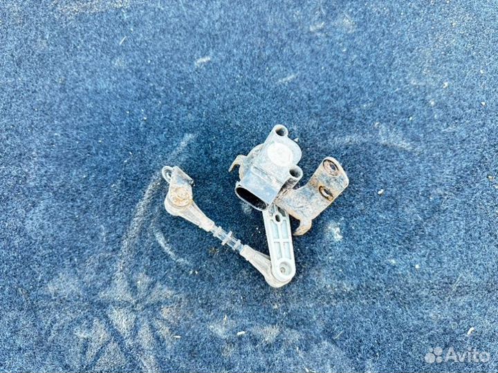 Датчик высоты дорожного просвета задний правый