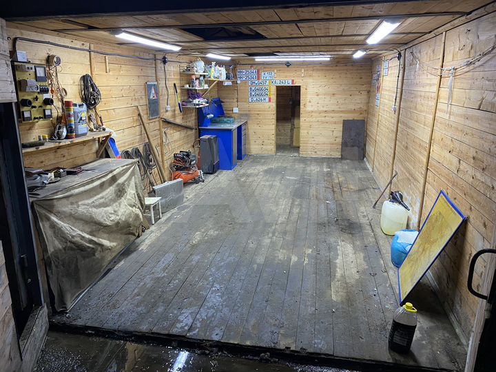 Гараж, > 30 м²