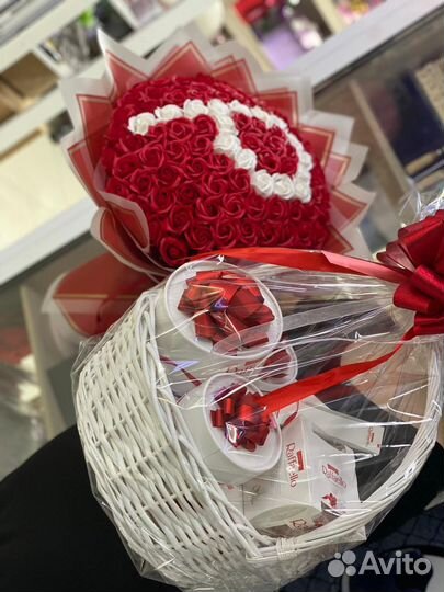 Подарок букет и корзина Raffaello