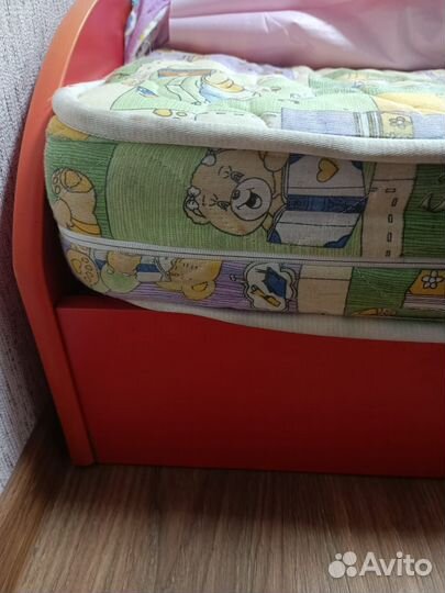 Детская кроватка с матрасом и бортиками