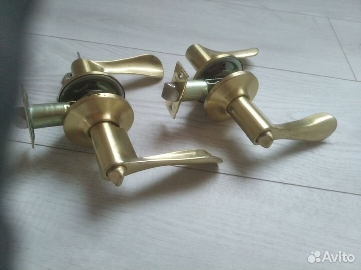 Дверная ручка с замком
