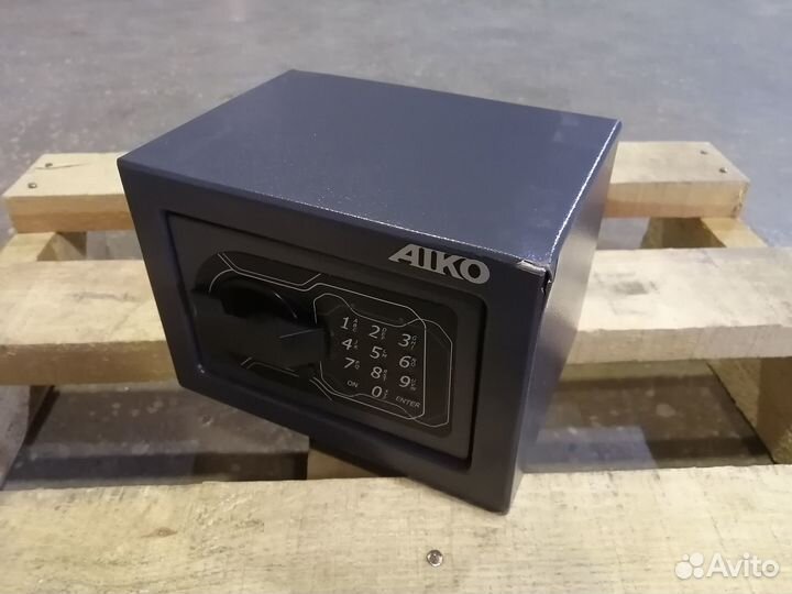 Сейф металлический