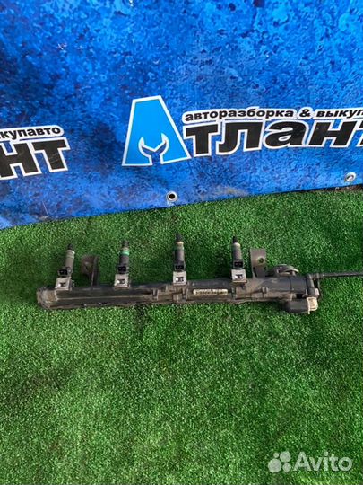 Топливная рейка Ford Focus CB4 sida 2010