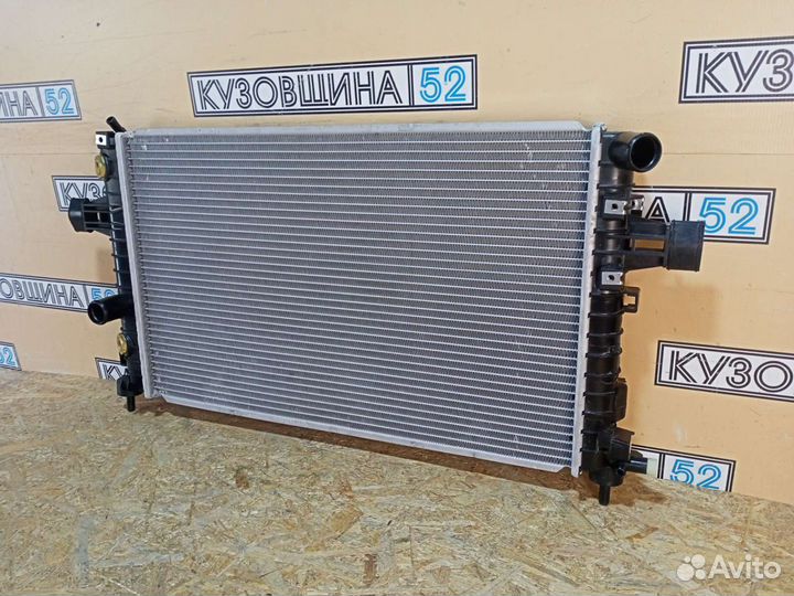 Радиатор охлаждения Opel Astra H (04-14г) AT