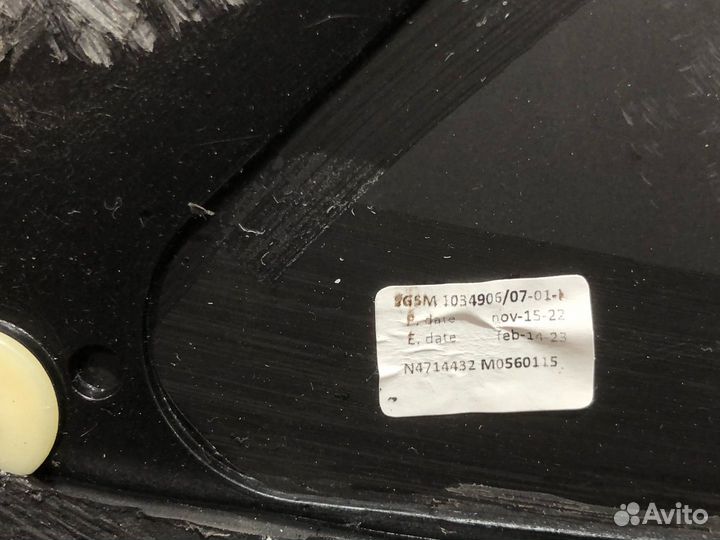 Стекло кузовное правое Tesla Model X рест. 2022