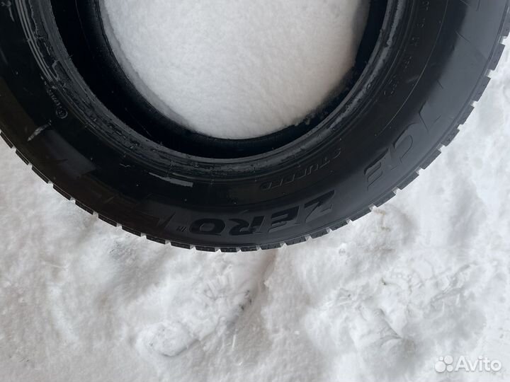 Pirelli Ice Zero 215/65 R16