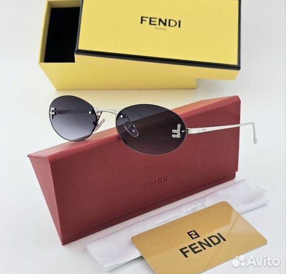 Солнцезащитные очки Fendi