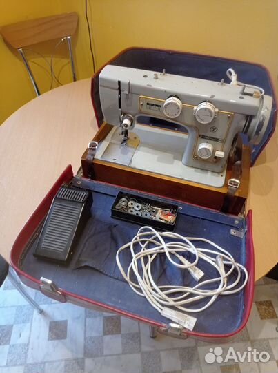 Швейная машина Подольск 142