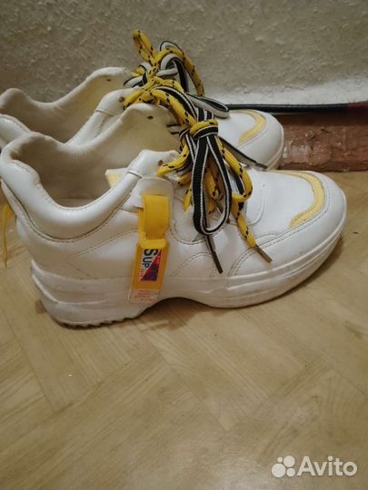 Кроссовки женские