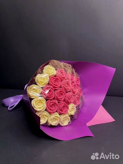 Букет из Белого и Молочного Шоколада - 29 Роз