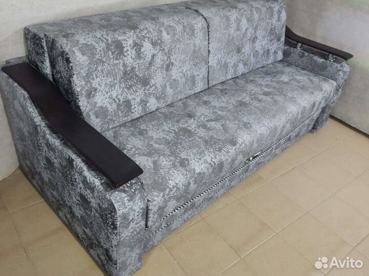 Диван на металлокаркасе