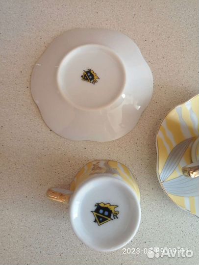 Чашки с блюдцеми для кофе