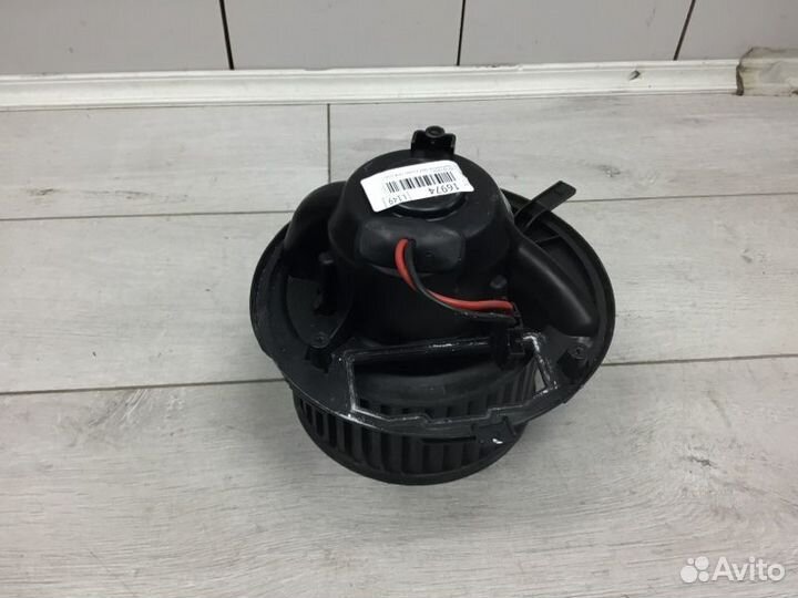 Мотор печки Volkswagen Golf хэтчбек cayb 2010