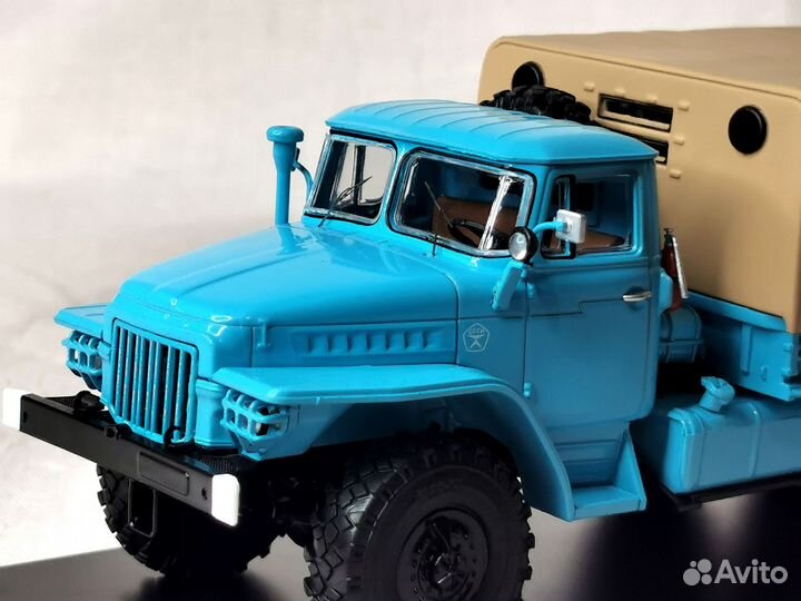 Модель грузовика 1:43