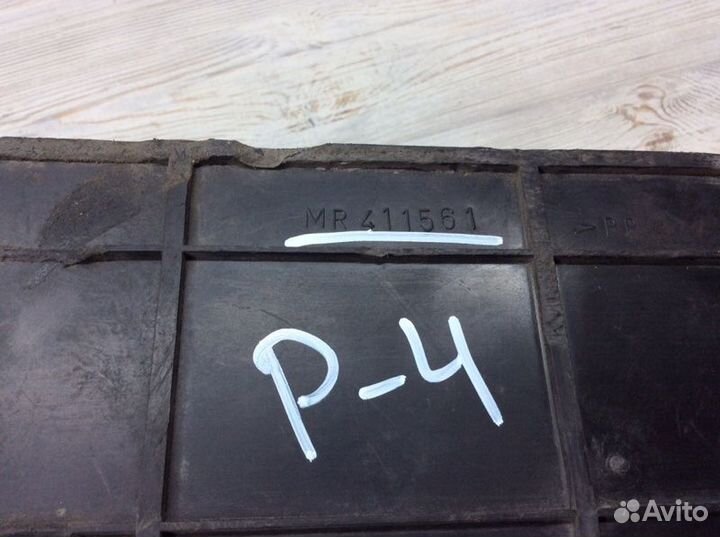 Крепление акб (корпус/подставка) Mitsubishi Pajero