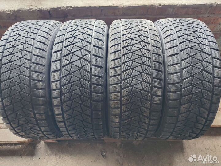 Bridgestone Blizzak DM-V2 265/60 R18