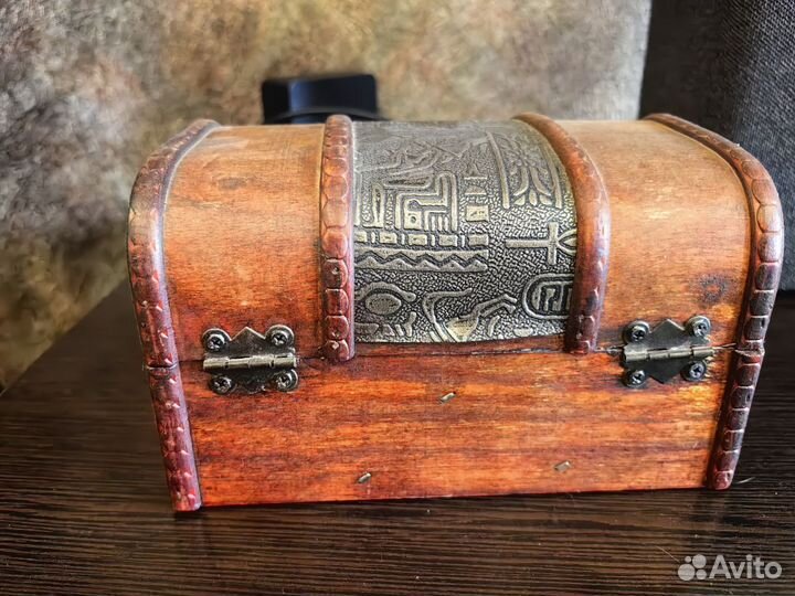 Деревянная шкатулка