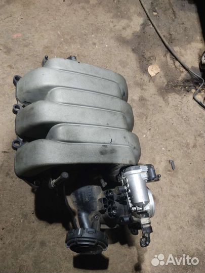 Впускной коллектор Audi 06e133210