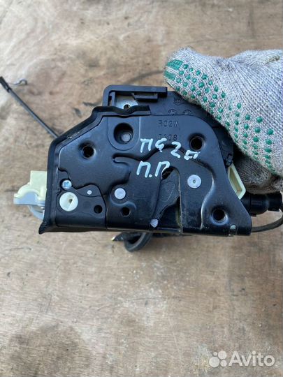 Замок двери передней правой VW Tiguan