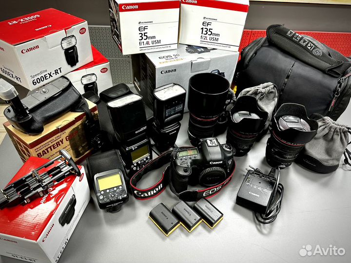 Canon EOS 5D Mark III + много ништяков