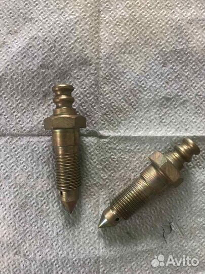 Штуцер прокачки тормозов М12