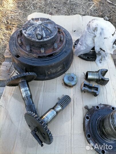 Ступица и полуось переднего моста Урал 5557