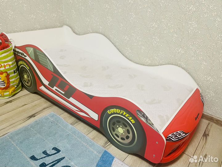 Кровать машина