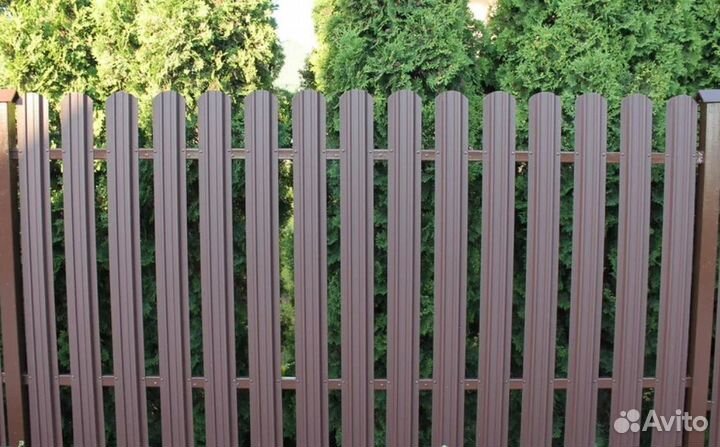 Забор из евроштакетника быстро