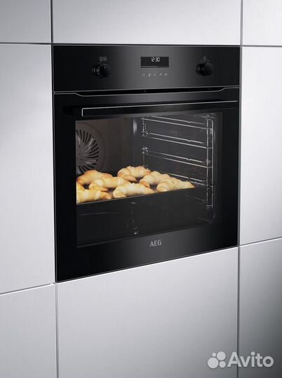 Духовой шкаф электрический AEG BCE558370B