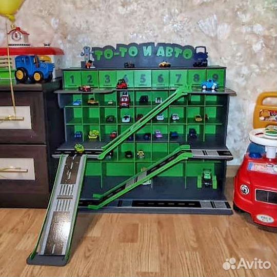 Детский гараж с именем для больших машинок