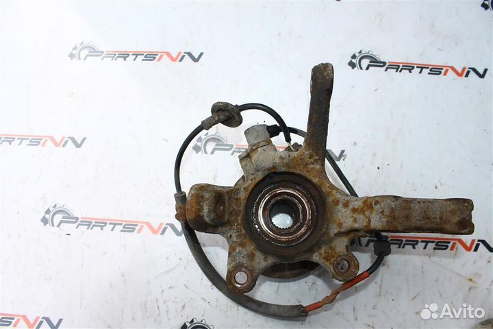 Кулак передний левый Ниссан Альмера N16