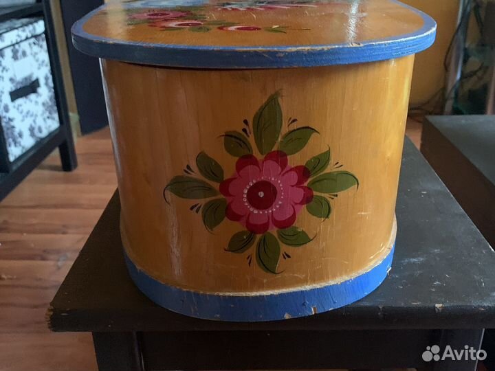 Шкатулка с хохломской росписью