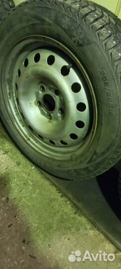 Зимние шины на дисках 205/55 R16
