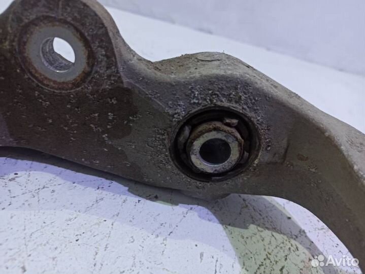 Рычаг задний нижний правый