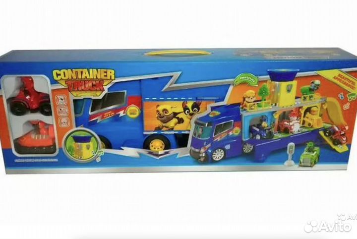 Большая фура-контейнеровоз для щенков-спасателей