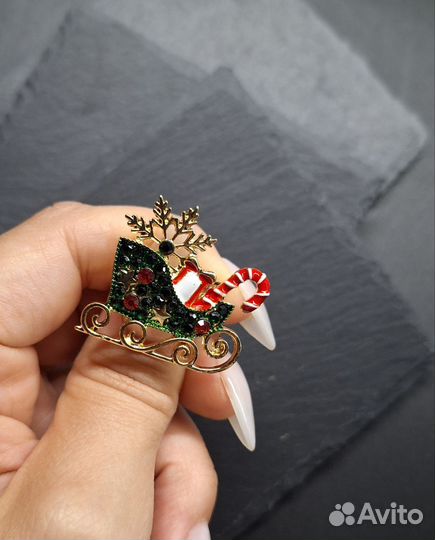 Брошь Новогодние сани