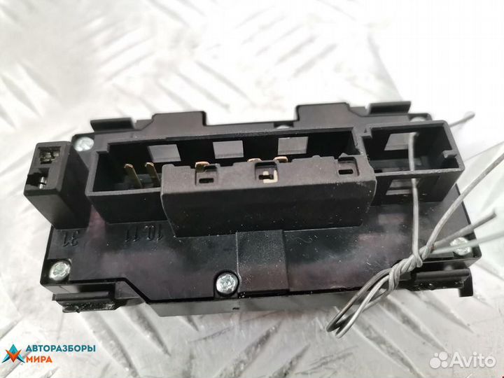 Кнопка аварийной сигнализации Mercedes-Benz