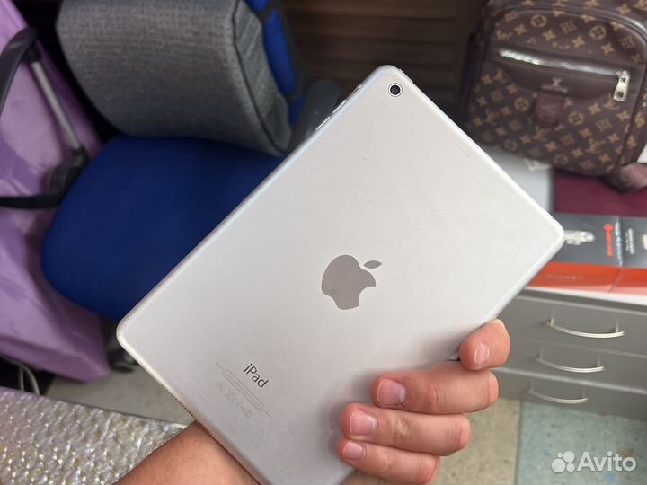 iPad mini 16 gb отличное состояние
